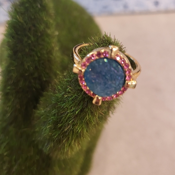 A gold-plated brass ring adorned with colorful semiprecious stones. - Picture 4 of 11